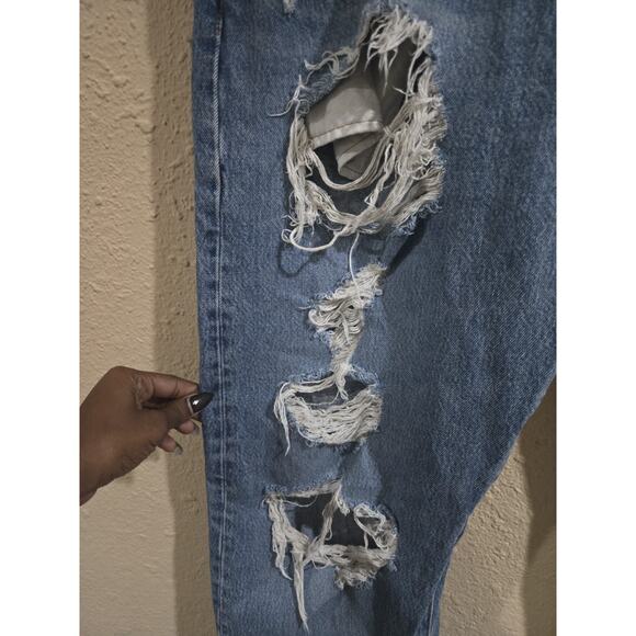 Vintage Levi's 501 Men's Distressed Light Wash Jeans, 90s Button Fly, Size 38x34 - Picture 4 of 10